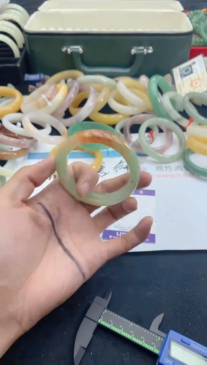 【闪购商品】石英质玉手镯未镶嵌106