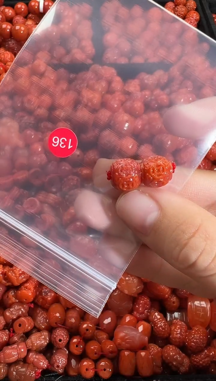 颈饰未镶嵌南红玛瑙1