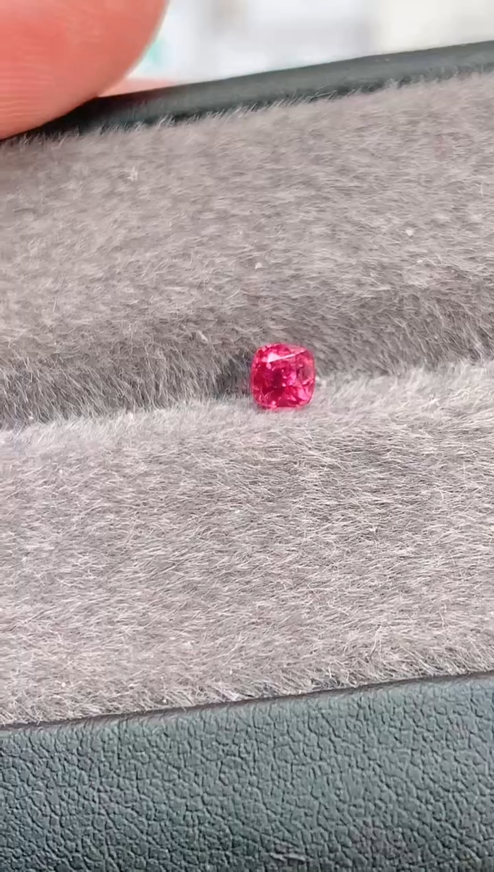 裸石尖晶石0.49ct天然绝地尖晶石