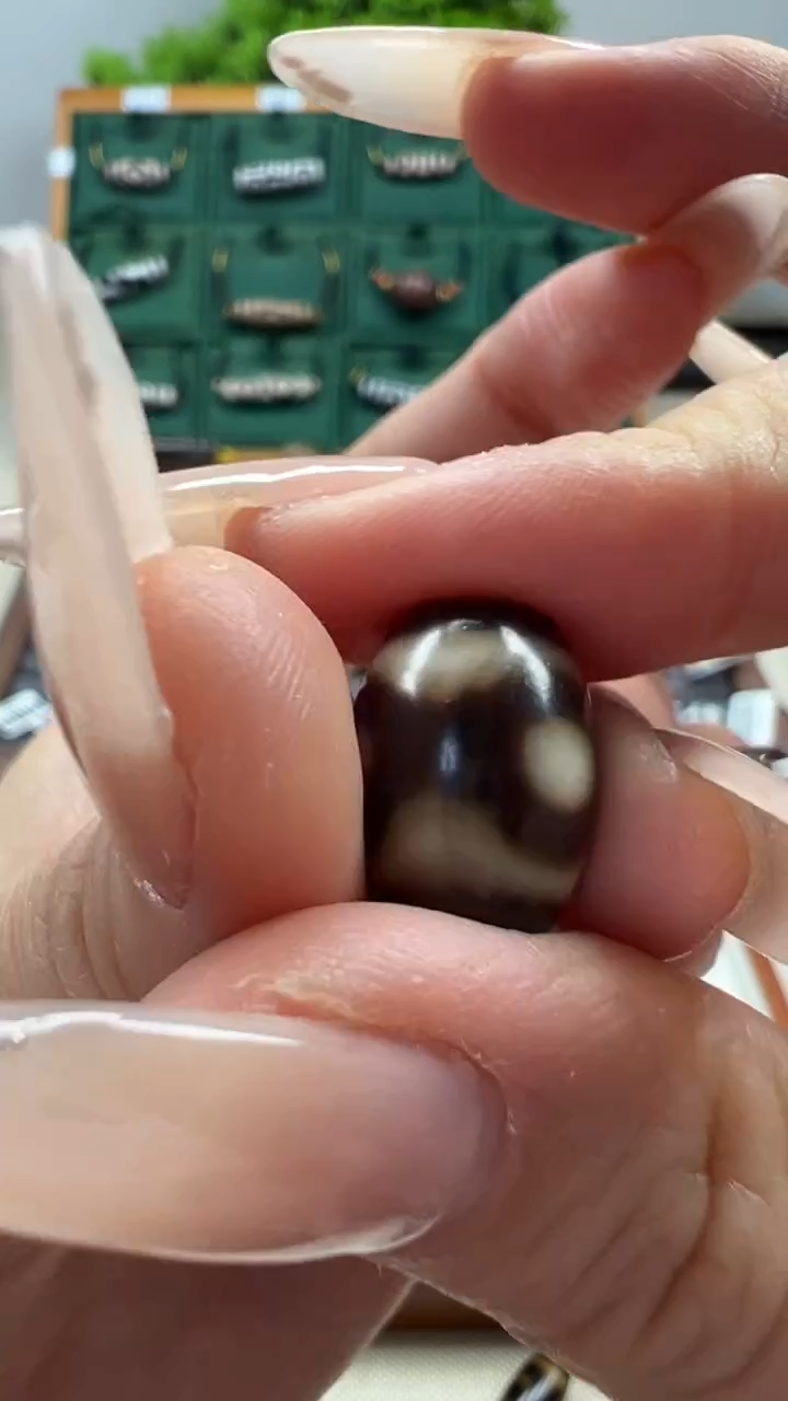 玛瑙/玉髓（覆膜）颈饰未镶嵌54微瑕随机发货