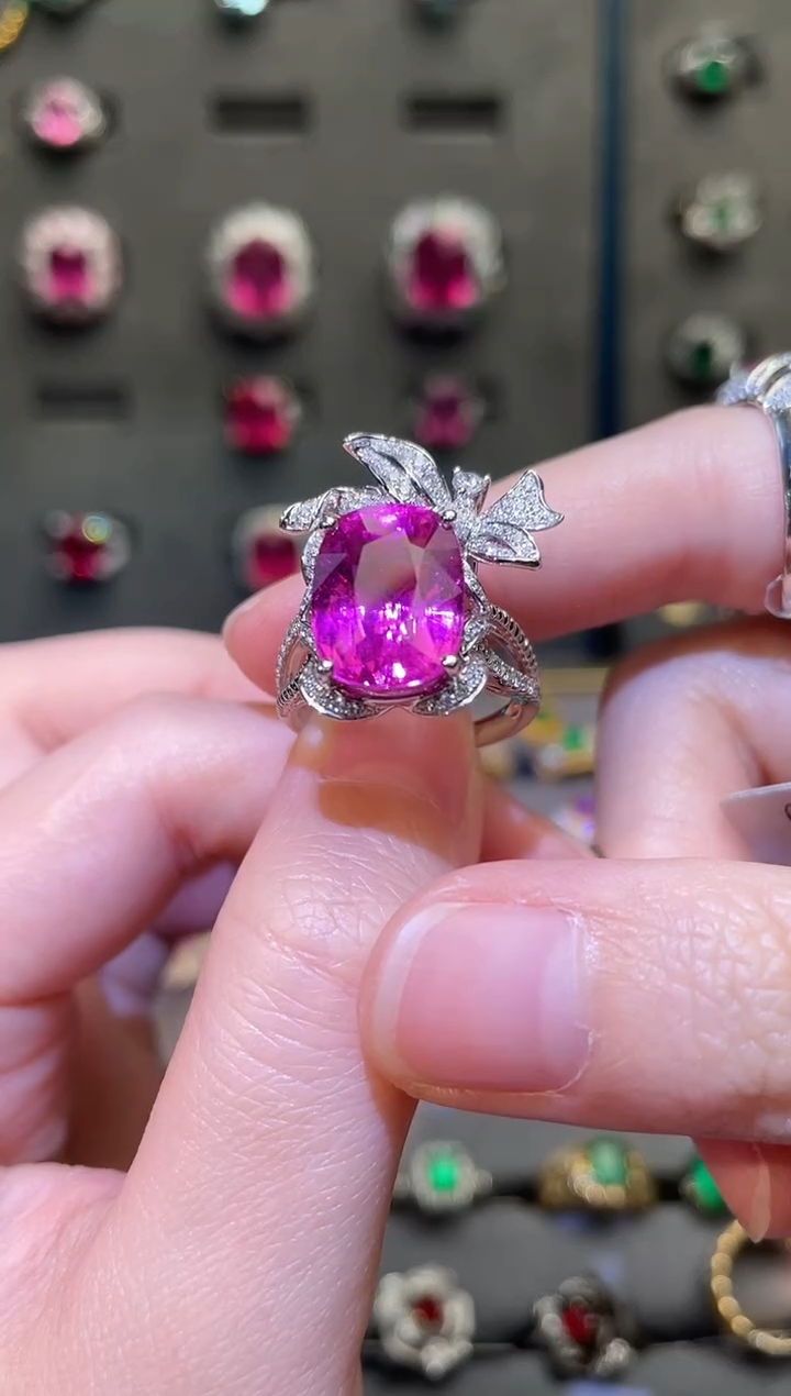 红色碧玺戒指18K金镶嵌9.02ct