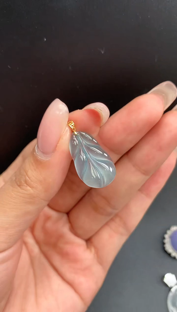 【闪购商品】翡翠颈饰18K金镶嵌叶子
