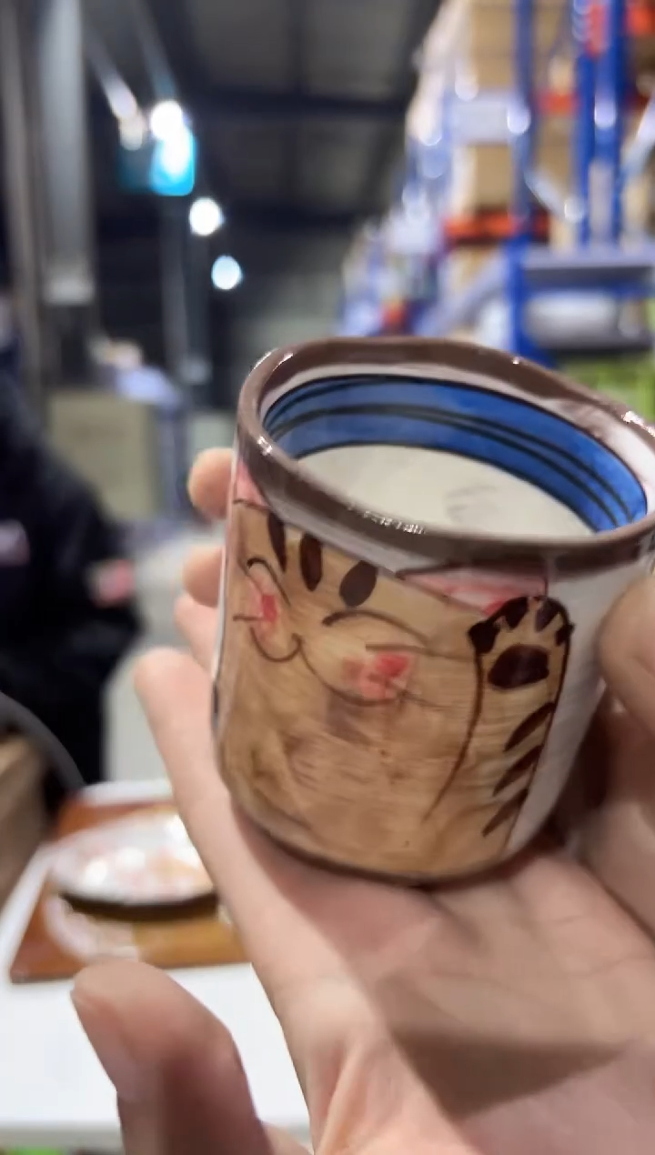 瓷（C）仲良しネコ　角高台コップ（青）