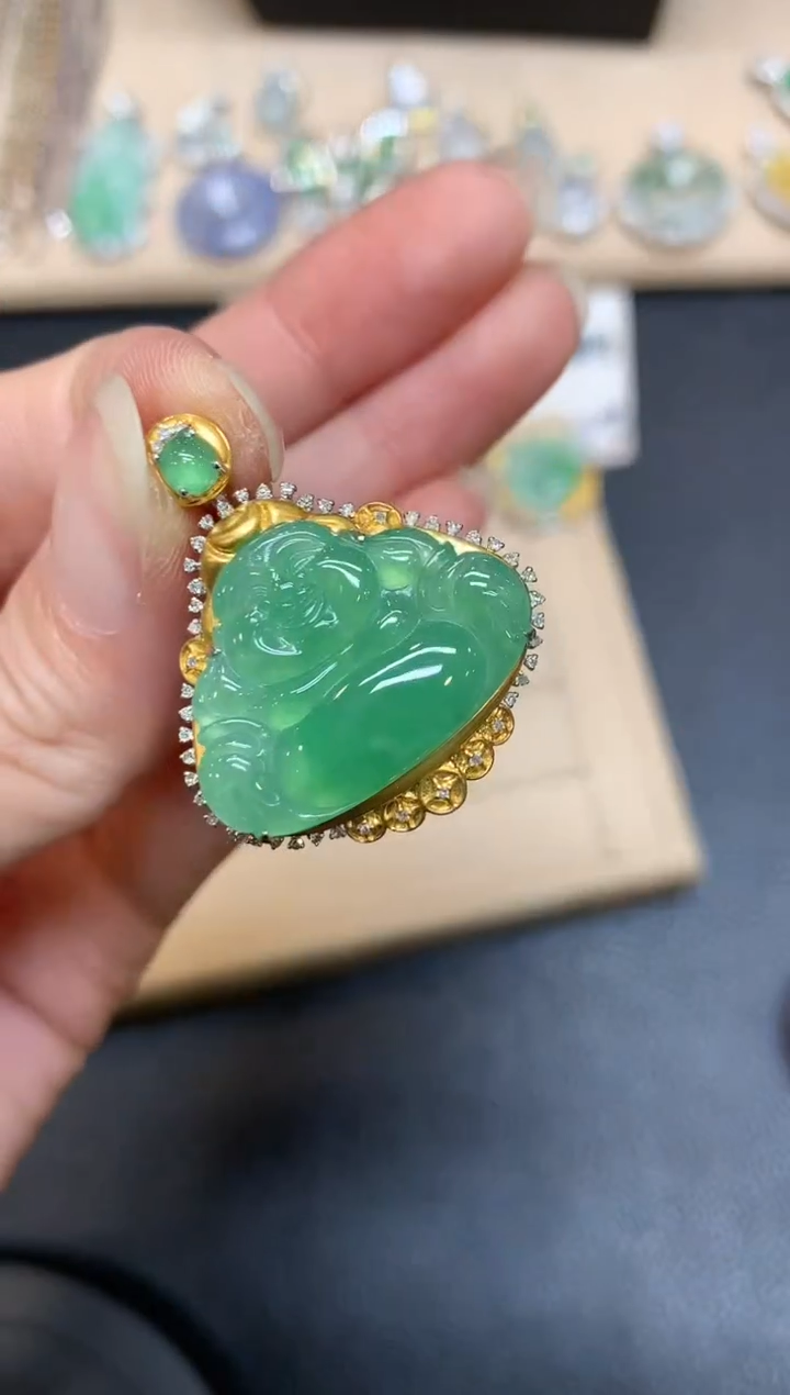 【闪购商品】翡翠颈饰18K金镶嵌佛公【无服务费】