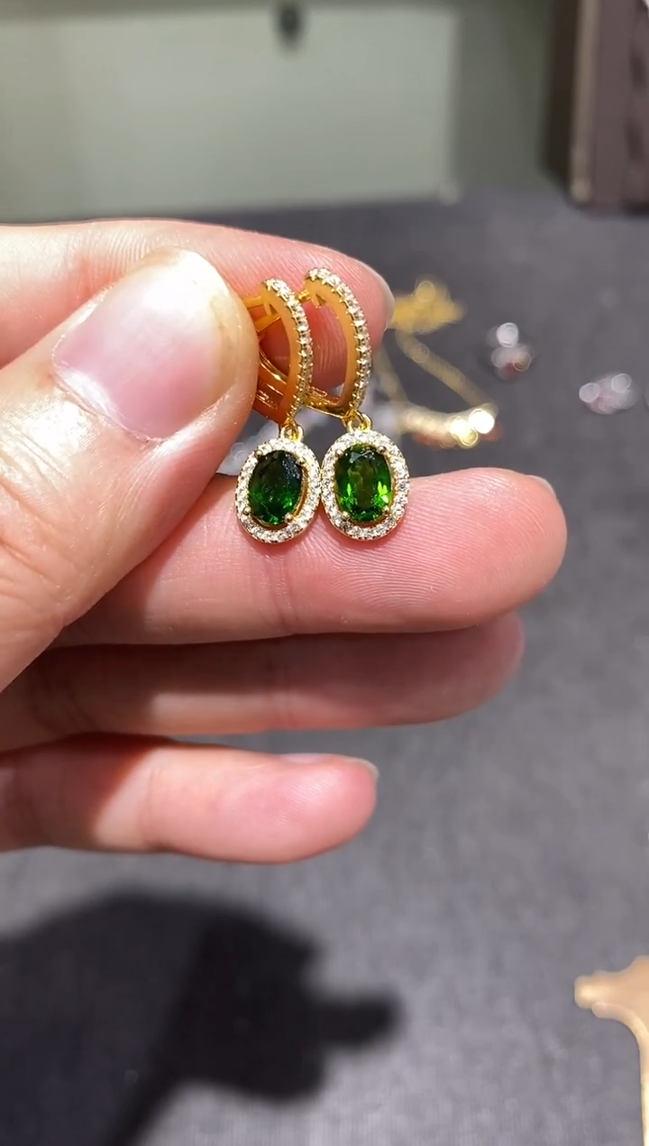 银S925镶嵌透辉石耳钉耳钉