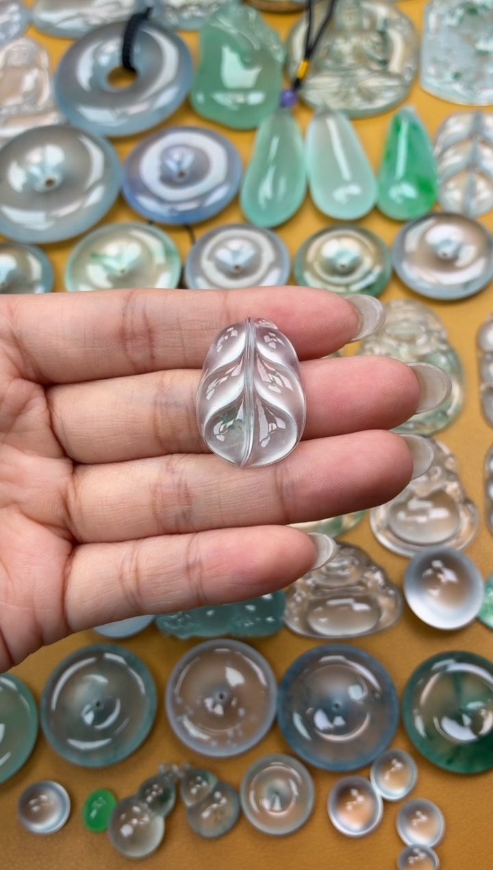 吊坠(不含链)未镶嵌翡翠29 叶子 27.9 20 4.6