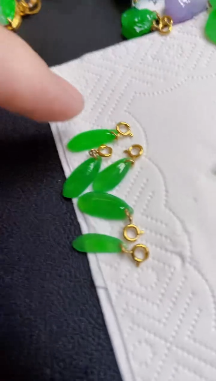 翡翠18K金镶嵌颈饰吊坠多样性发货发1