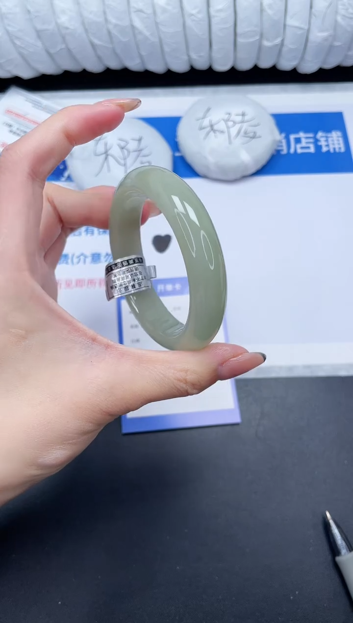未镶嵌手镯石英质玉46-55.2D