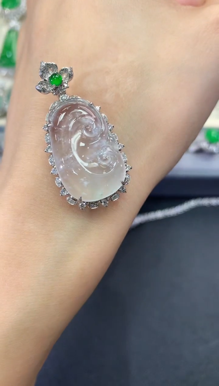 【闪购商品】翡翠吊坠(不含链)18K金镶嵌w38        