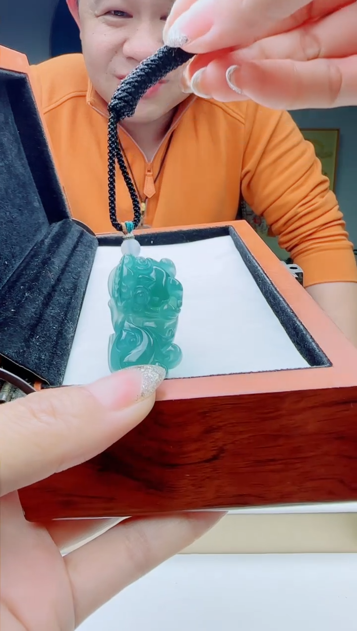 颈饰未镶嵌翡翠多样性发其一