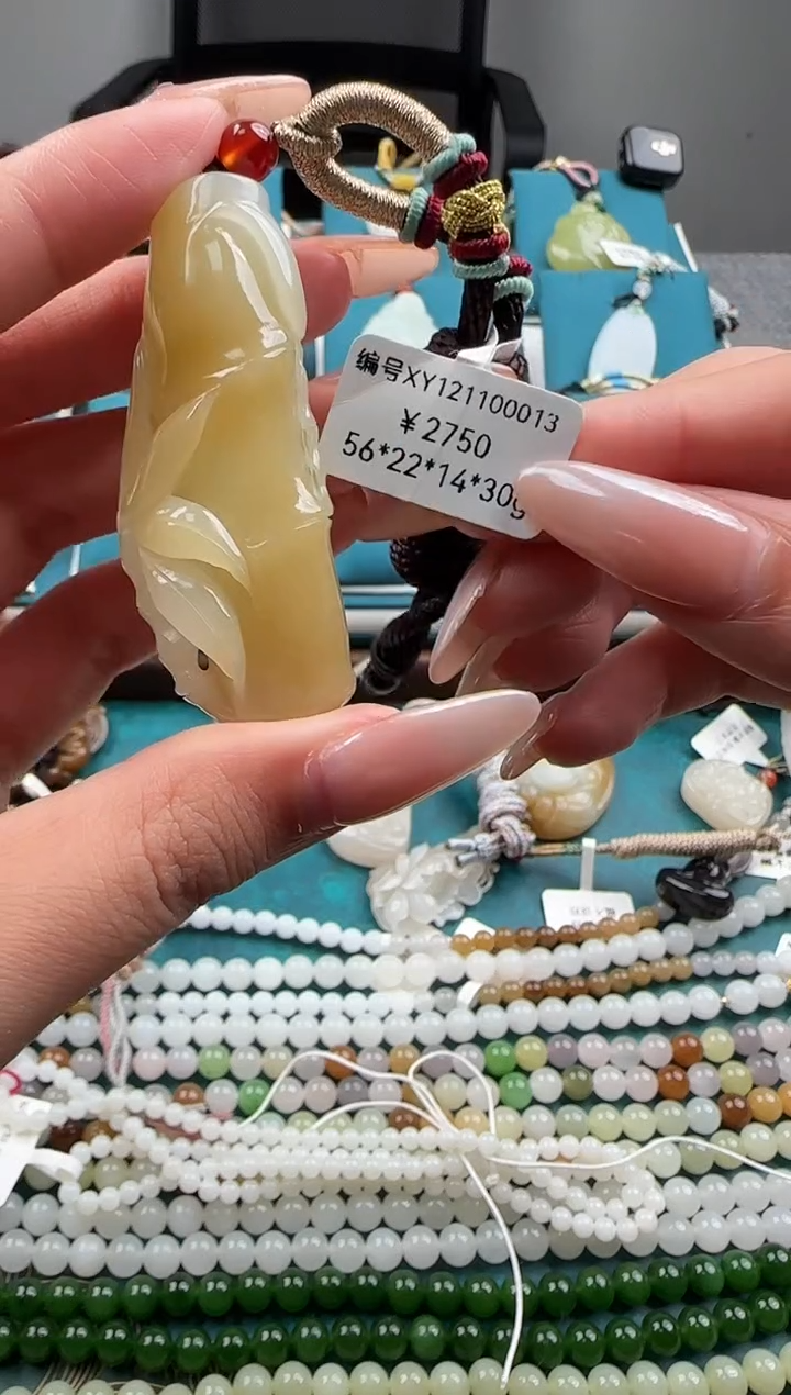 颈饰未镶嵌和田玉吊坠 XY