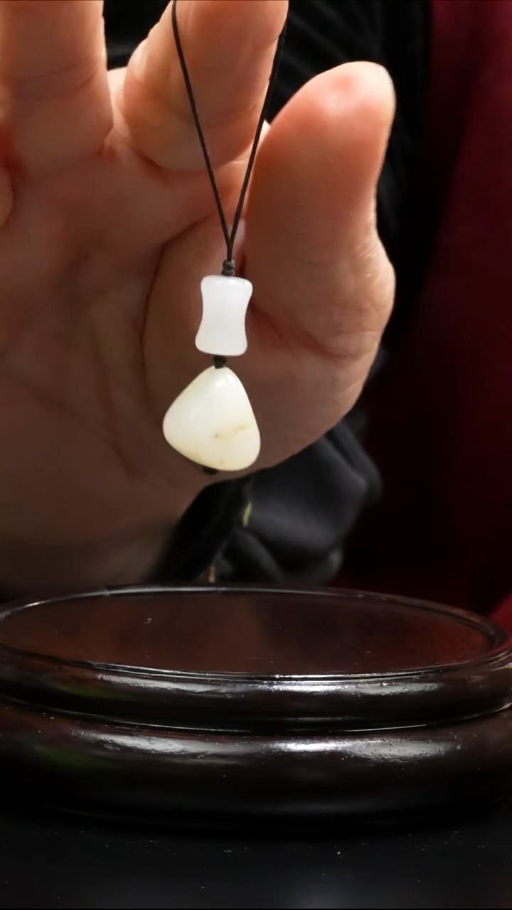 【闪购商品】和田玉吊坠(不含链)未镶嵌5.3克和田玉原石