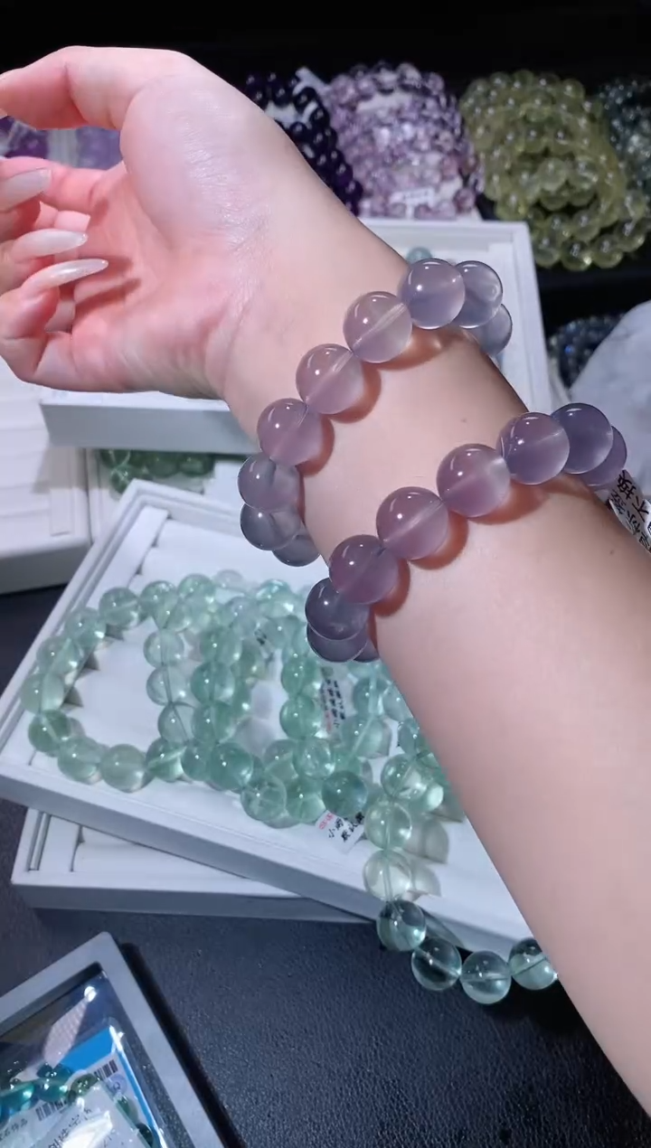 手链未镶嵌萤石74.36烟紫萤石手串 多样性发其一