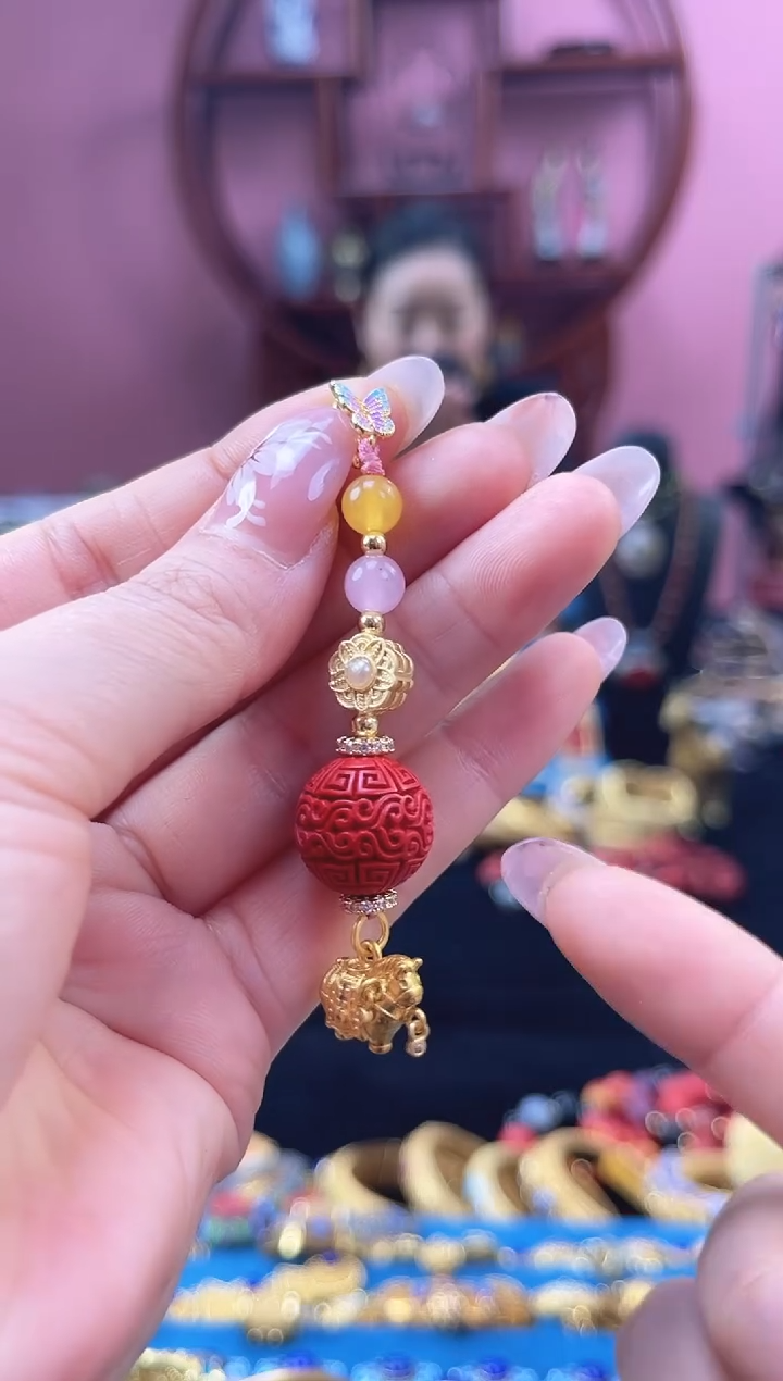 非遗技艺 雕漆压襟