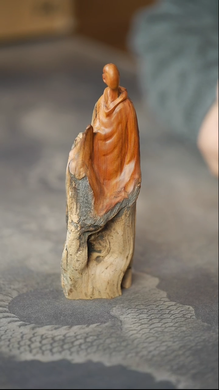 柏木（崖柏）360陈化黑油料巧雕无相摆件