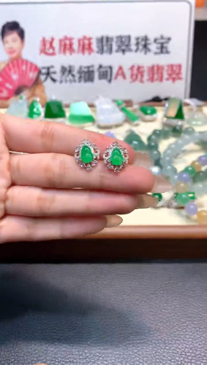 翡翠18K金镶嵌耳钉耳钉