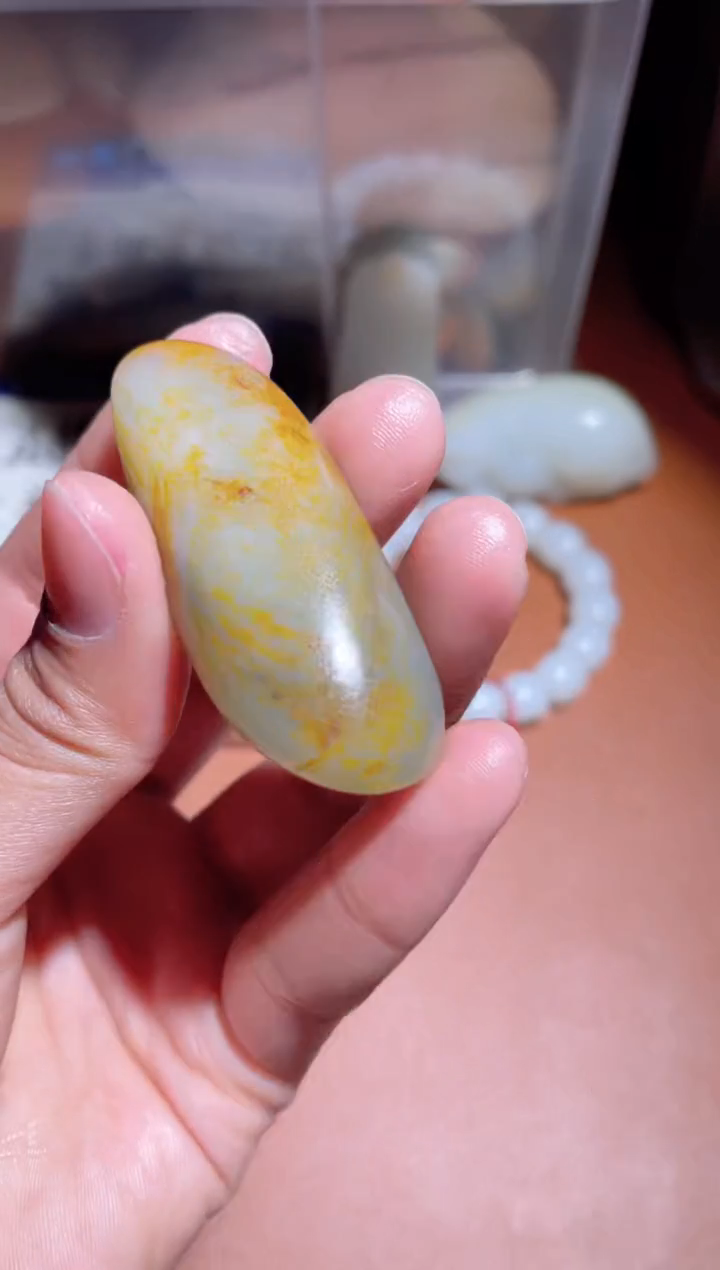 未镶嵌和田玉（糖玉）挂件原石