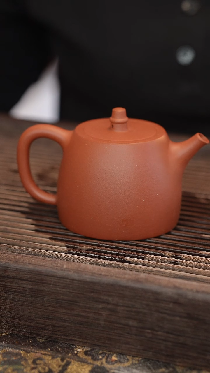 茶壶紫砂汉铎 北红赤铁 半手工 240cc