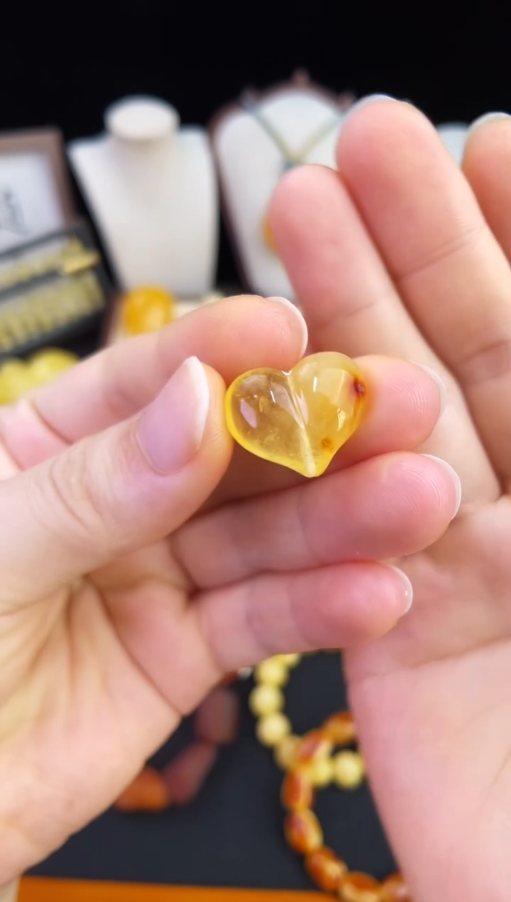 琥珀未镶嵌珠宝奇石柒月