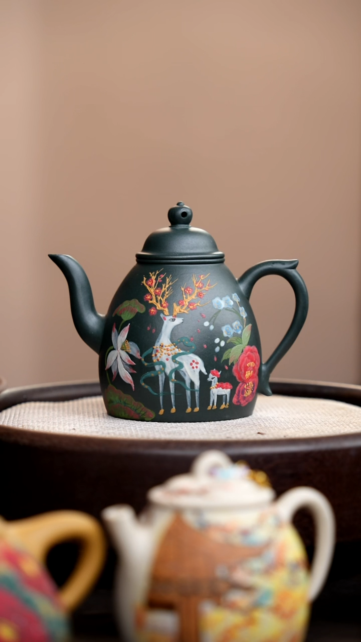 茶壶紫砂九龄君子兰秦权泥绘小鹿