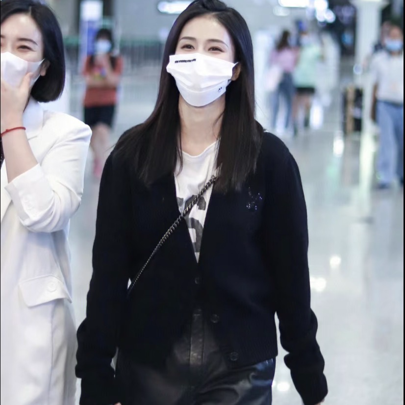 99新 YSL/圣罗兰 H14281 黑色logo亮片山羊绒V领针织开衫外套 S码