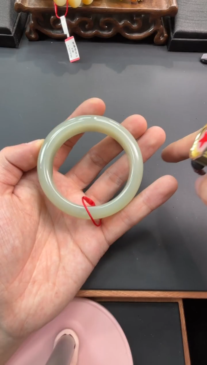 【闪购商品】和田玉手镯未镶嵌且末微色差近矿55