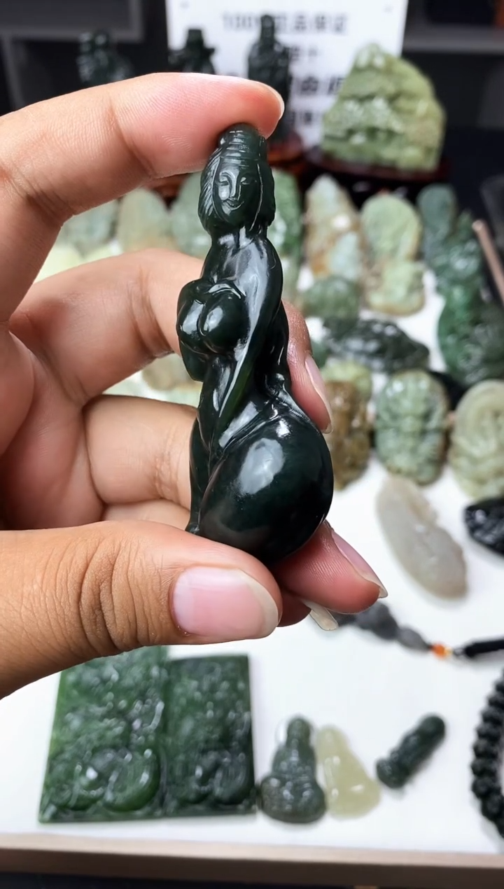 颈饰未镶嵌和田玉1