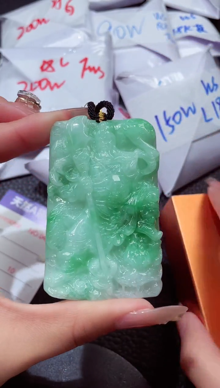 颈饰未镶嵌翡翠00000