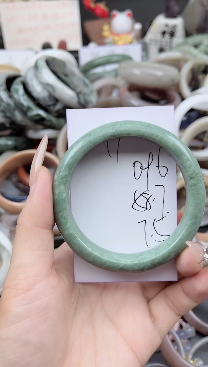 未镶嵌手镯石英质玉096