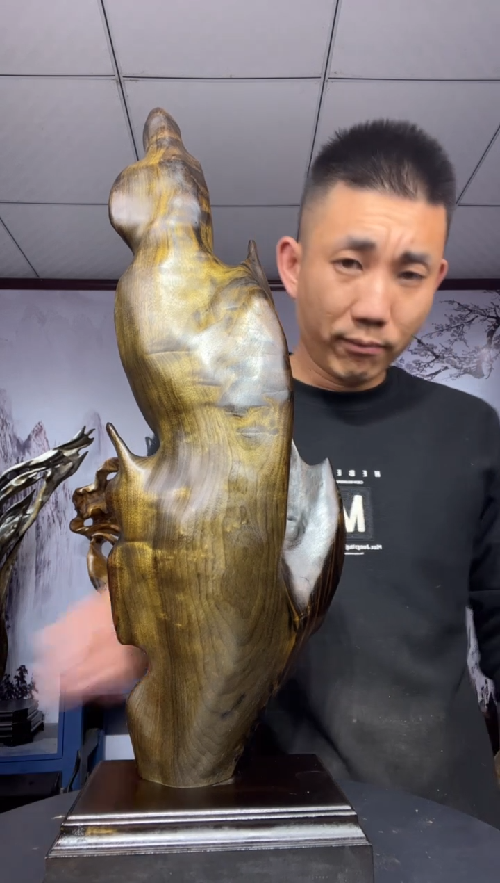 金丝楠木雕款花**。金丝楠木工艺品摆件