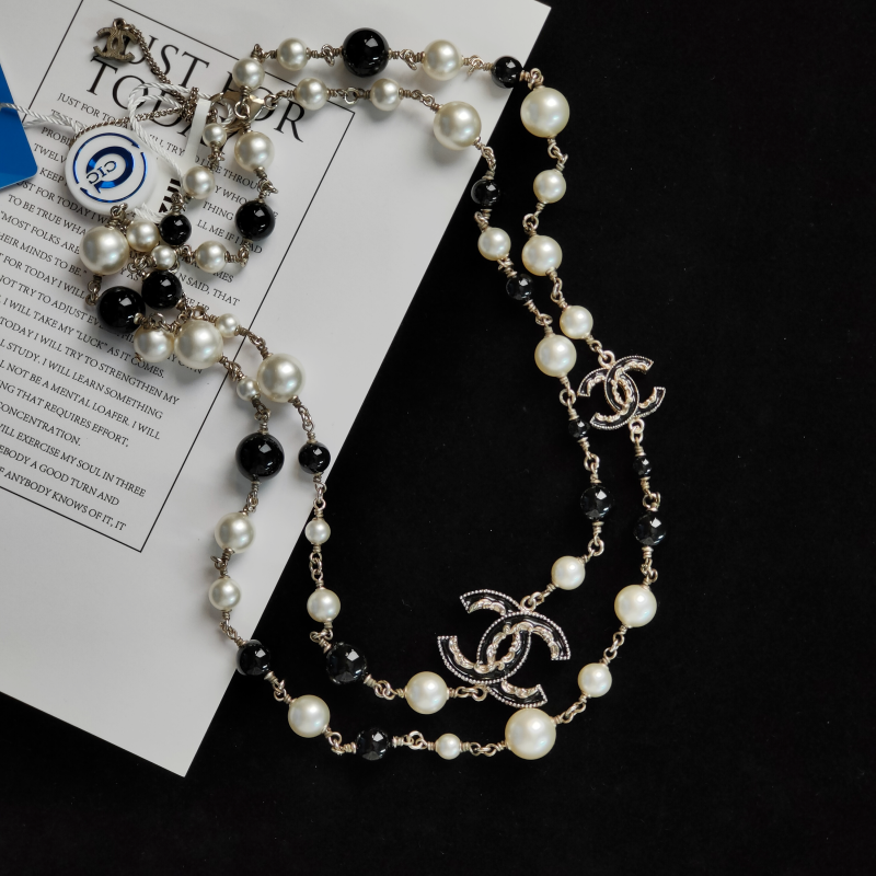 95新 Chanel/香奈儿 B14V黑金雕花双C黑白珍珠长项链毛衣链51039