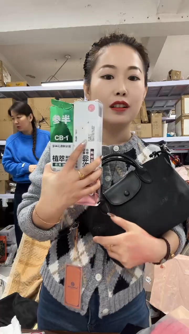 PU上车啦 宝宝们抓紧时间去下方链接拍吧发两个牙膏