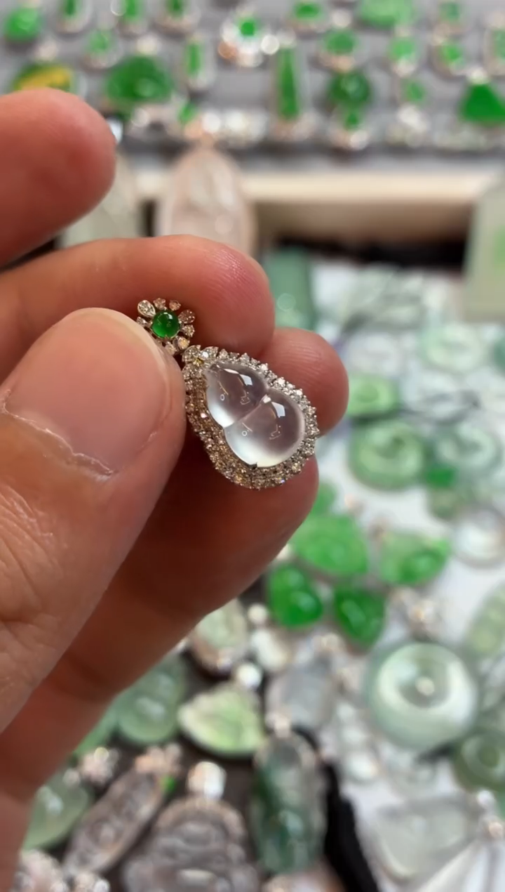 吊坠(不含链)18K金镶嵌翡翠葫芦