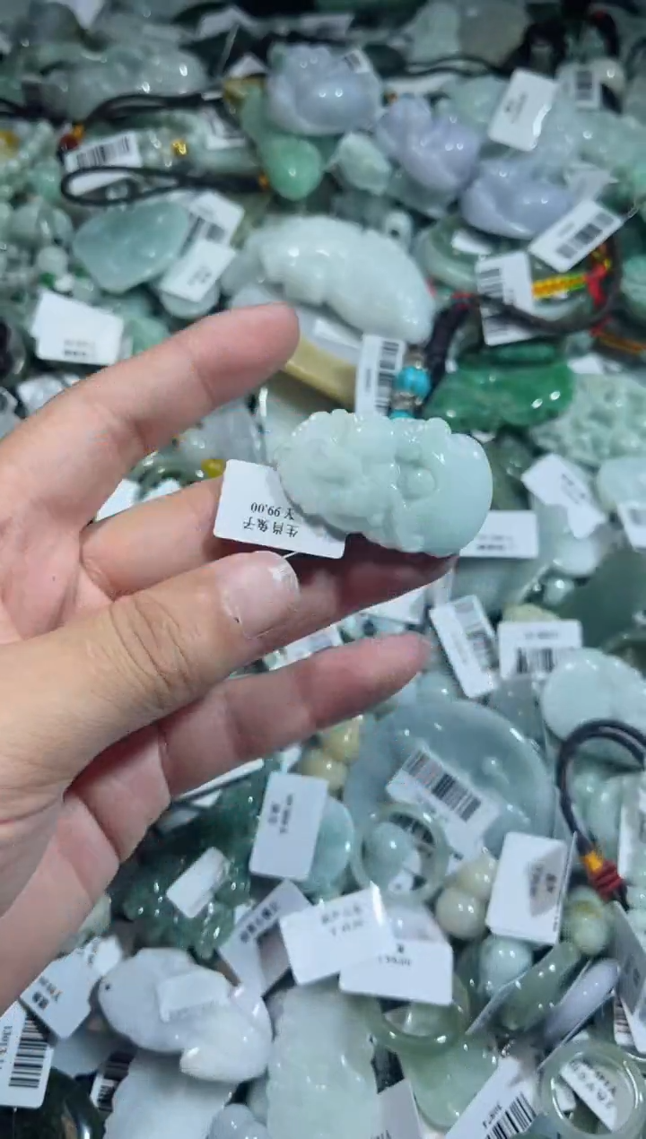 【闪购商品】翡翠颈饰未镶嵌00016657