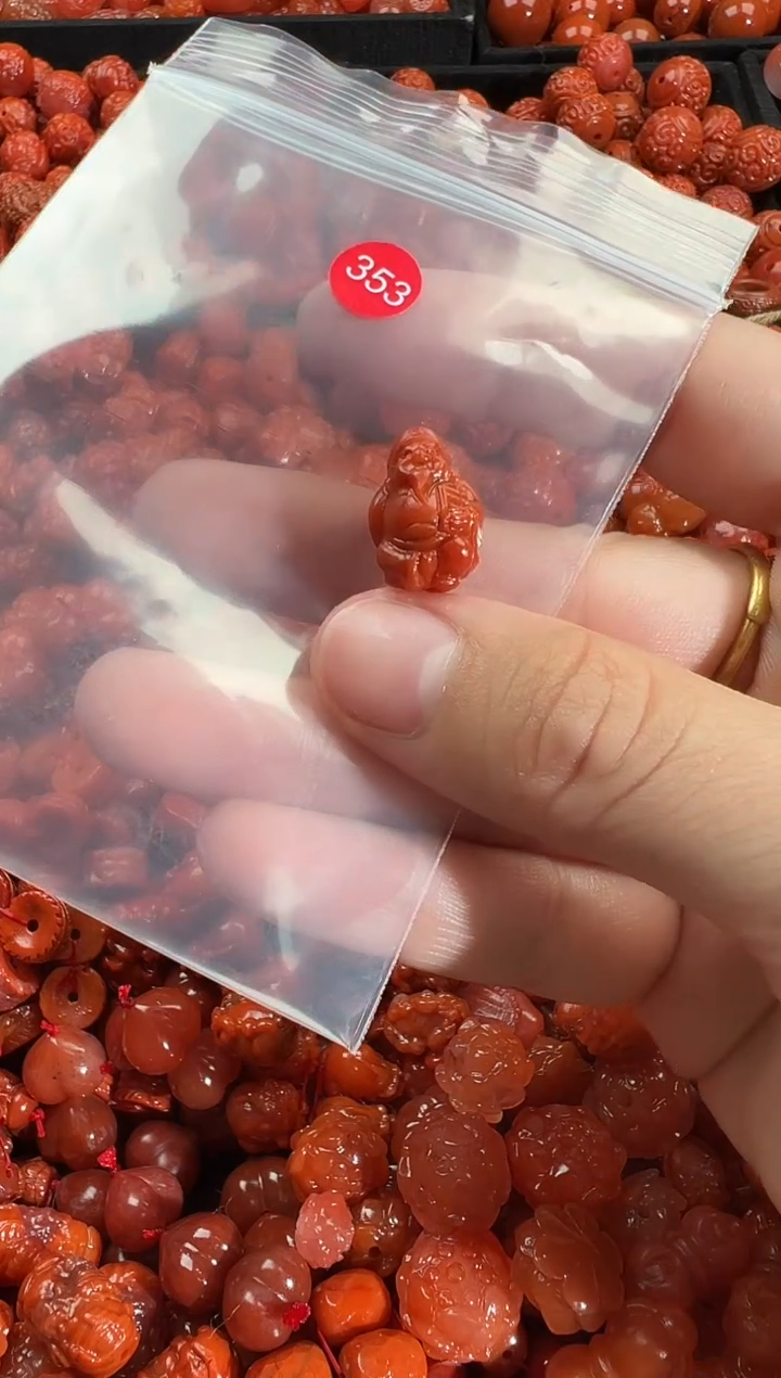 颈饰未镶嵌南红玛瑙1