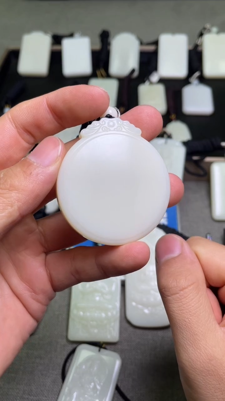 颈饰未镶嵌和田玉1