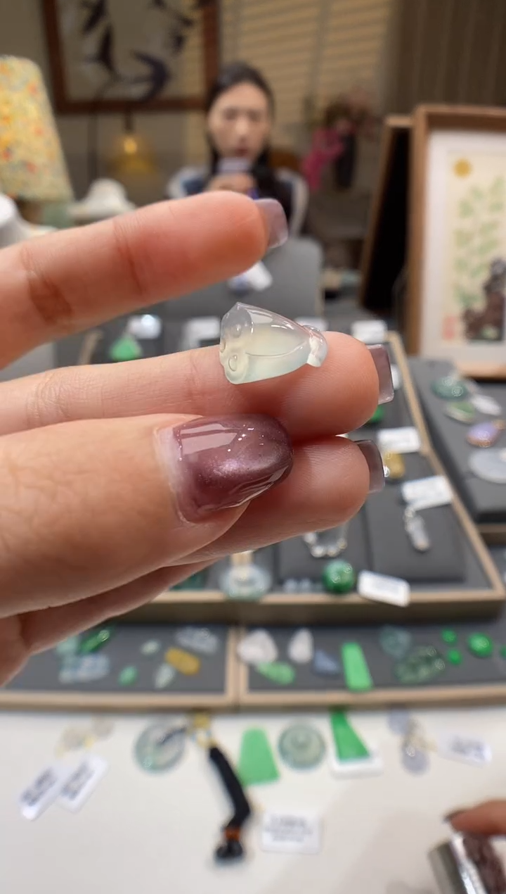 【闪购商品】翡翠颈饰未镶嵌莲蓬