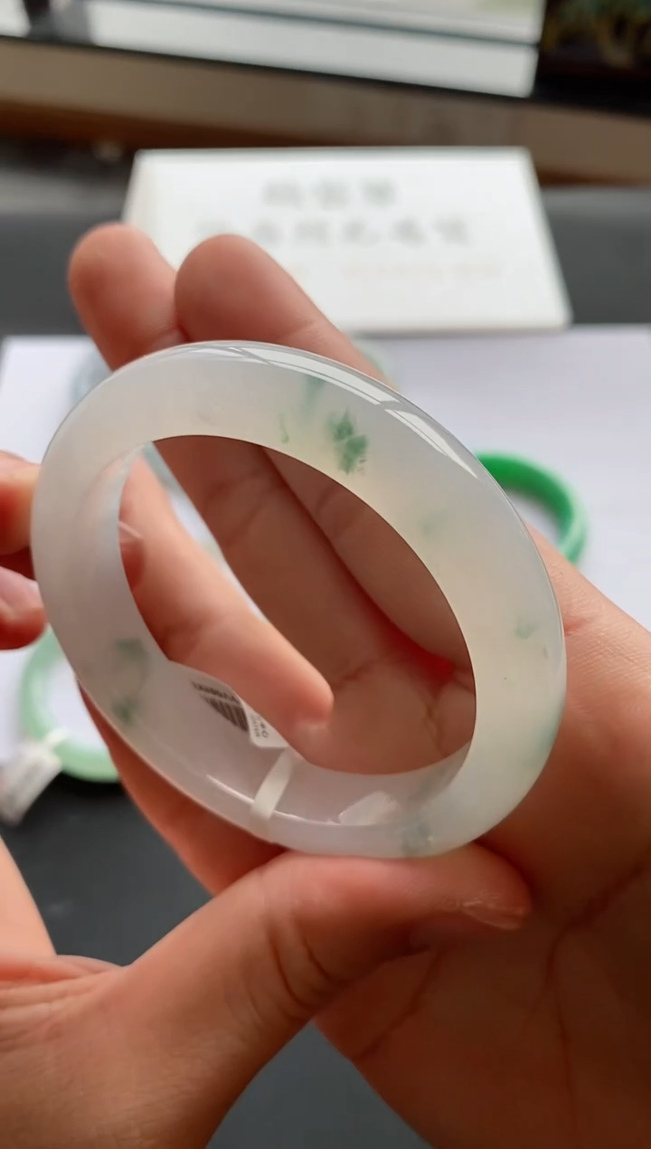 【闪购商品】翡翠手镯未镶嵌桌上100号56.5*12.2*8.7