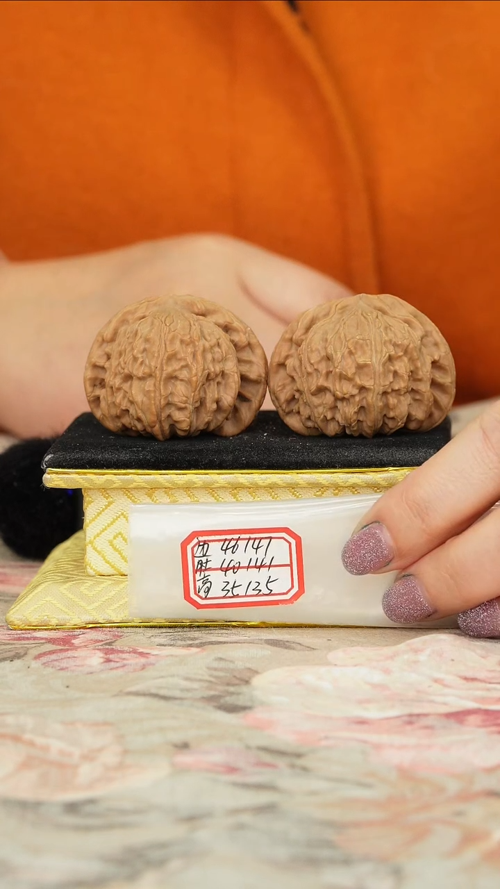 【闪购商品】文玩核桃把件白狮子