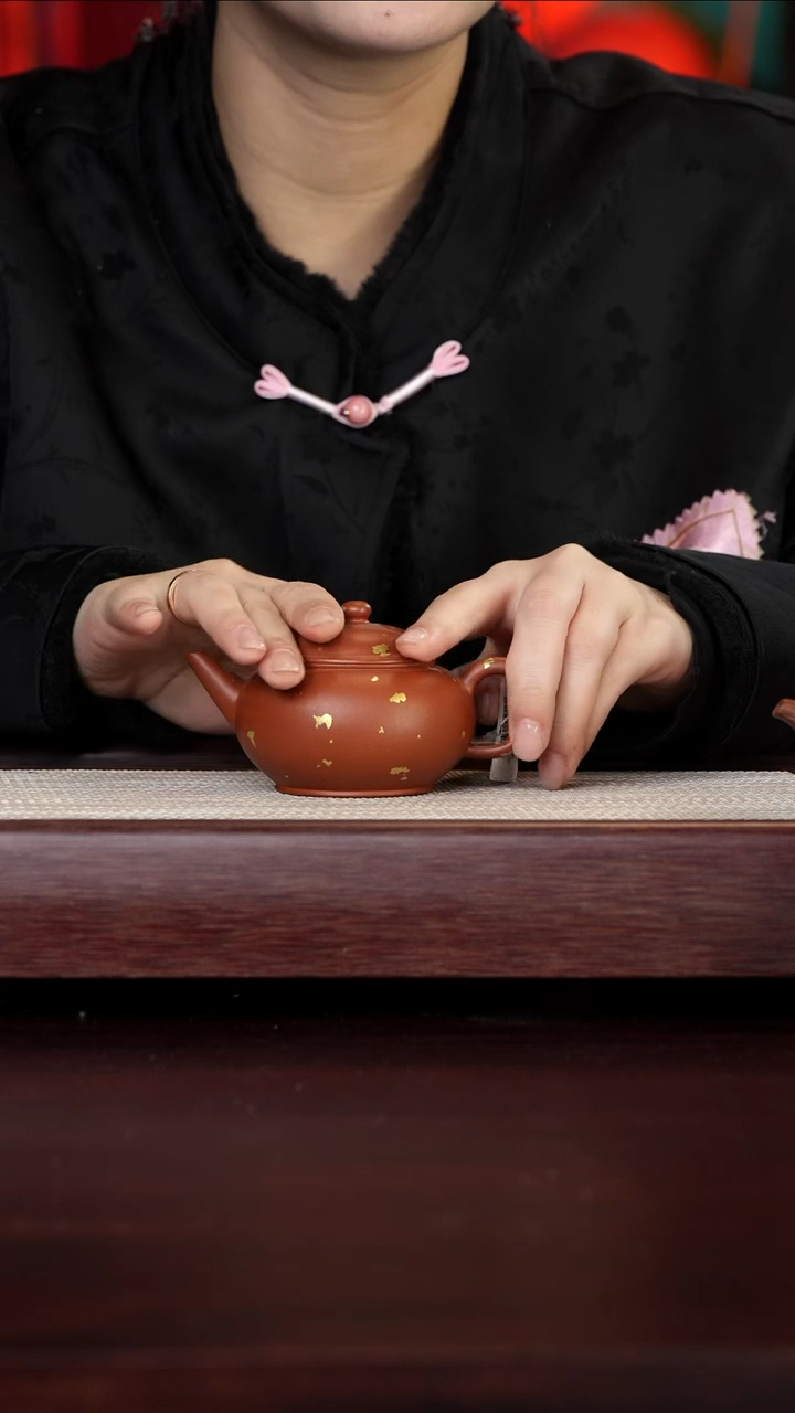 【闪购商品】紫砂壶11号TT朱泥洒金水平130c