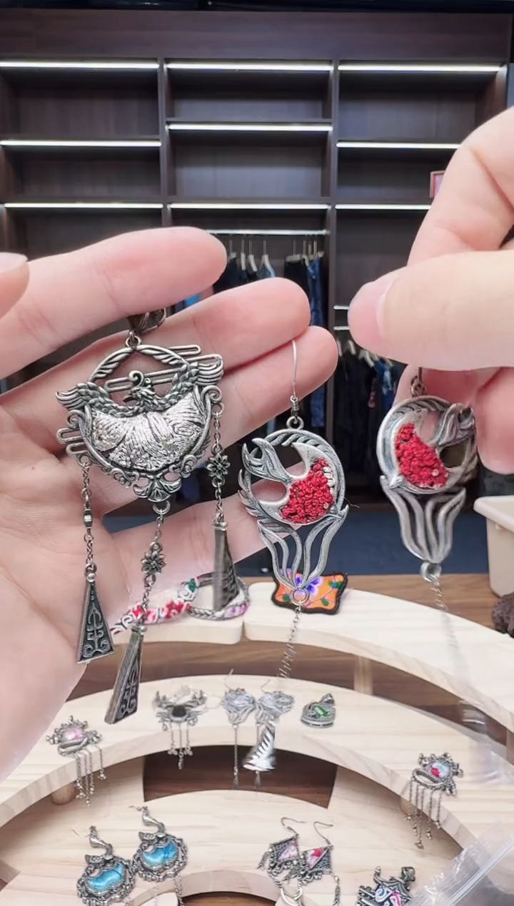 织绣126蒙阿苏苗绣传承