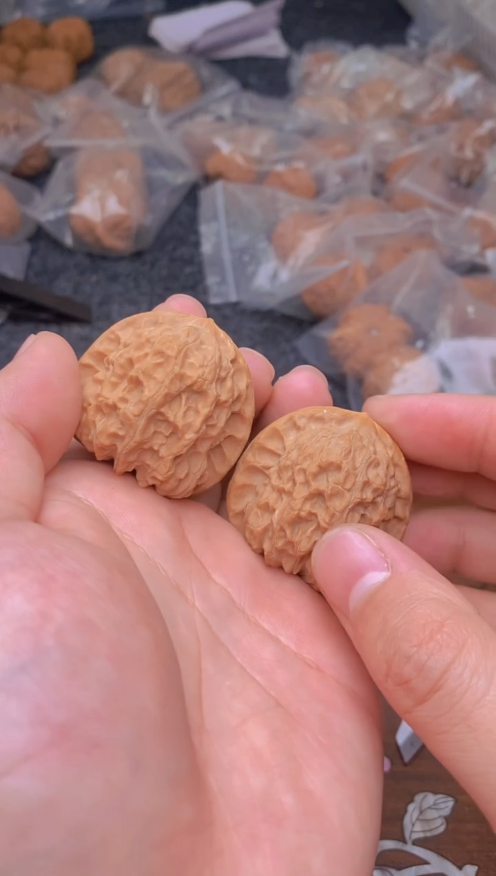 【闪购商品】文玩核桃把件G99号37尺清水石