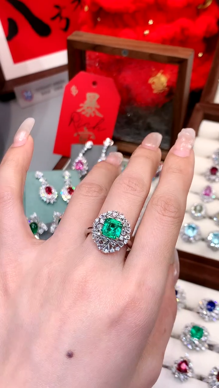 【闪购商品】祖母绿戒指18K金镶嵌1.79ct/天然宝石/七天无理由