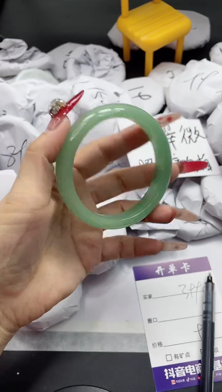 【闪购商品】石英质玉手镯未镶嵌399