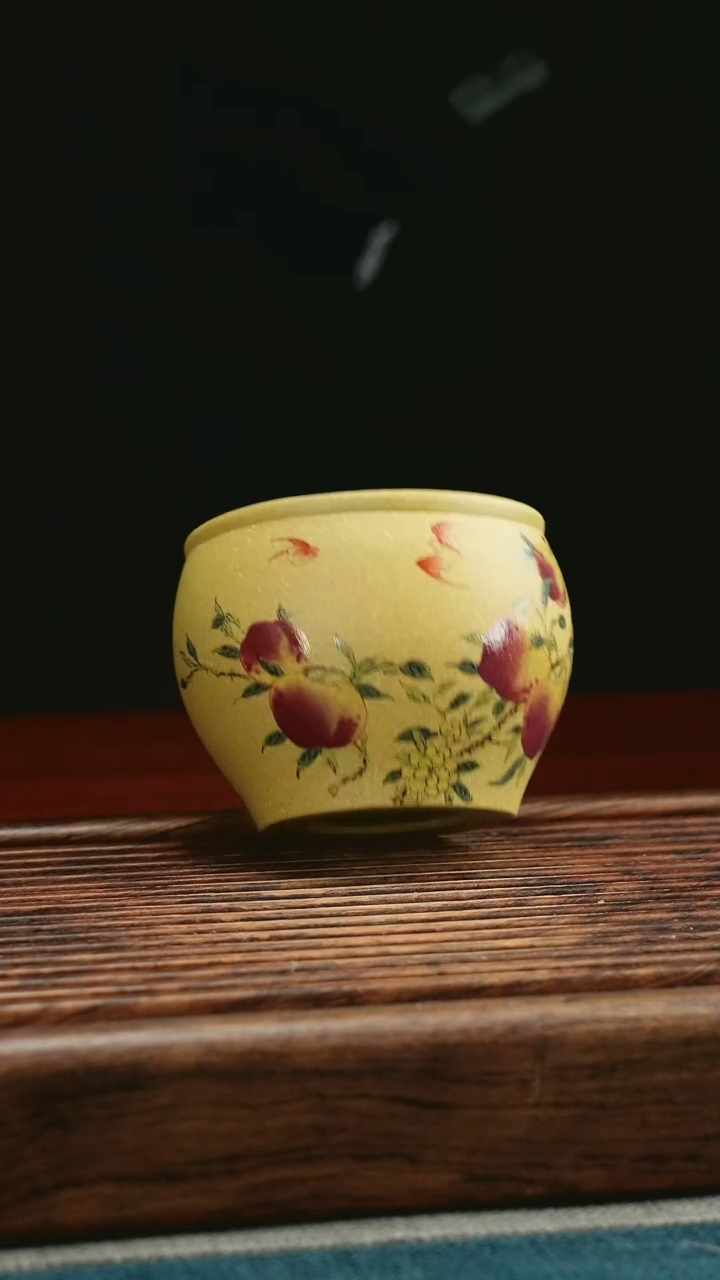 【闪购商品】紫砂茶杯五福寿桃黄金段