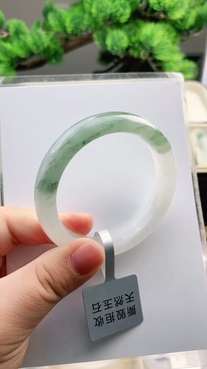 【闪购商品】石英质玉手镯未镶嵌54