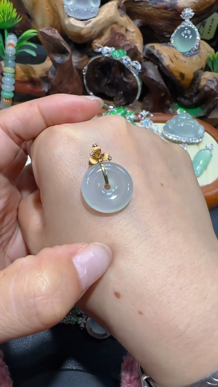 【闪购商品】翡翠吊坠(不含链)18K金镶嵌吊坠