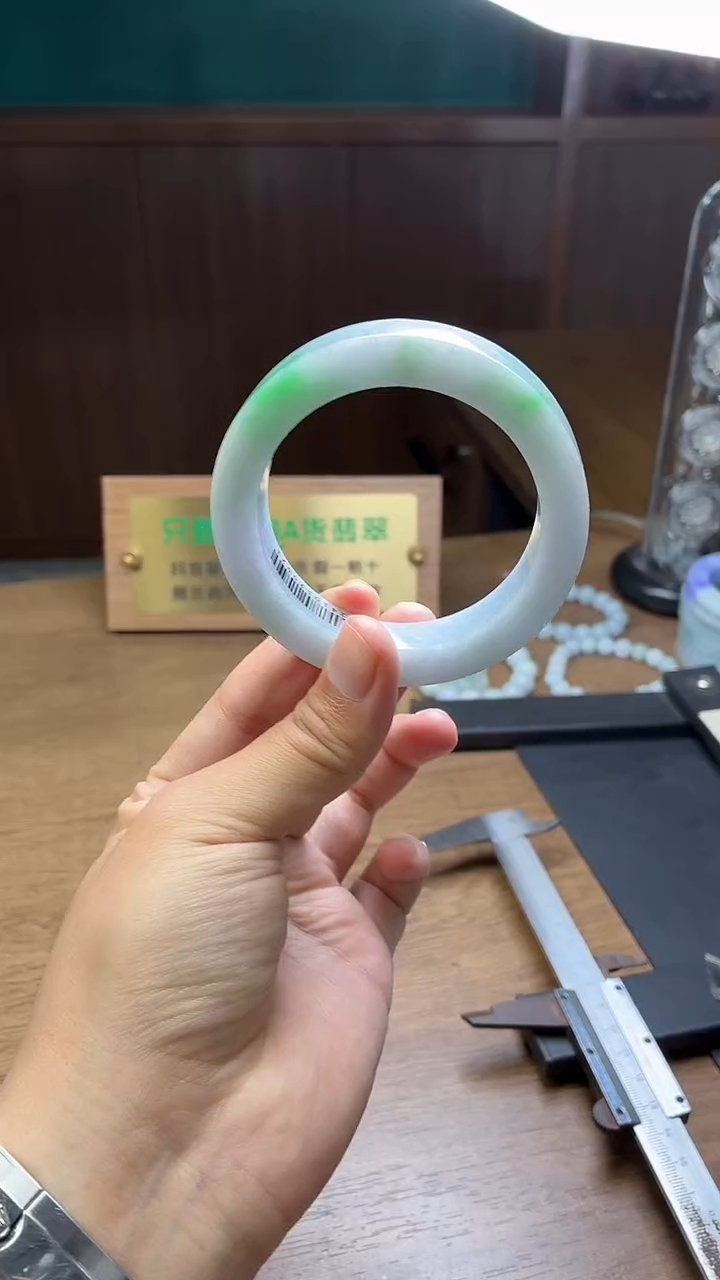 未镶嵌手镯定制翡翠粉**儿定制