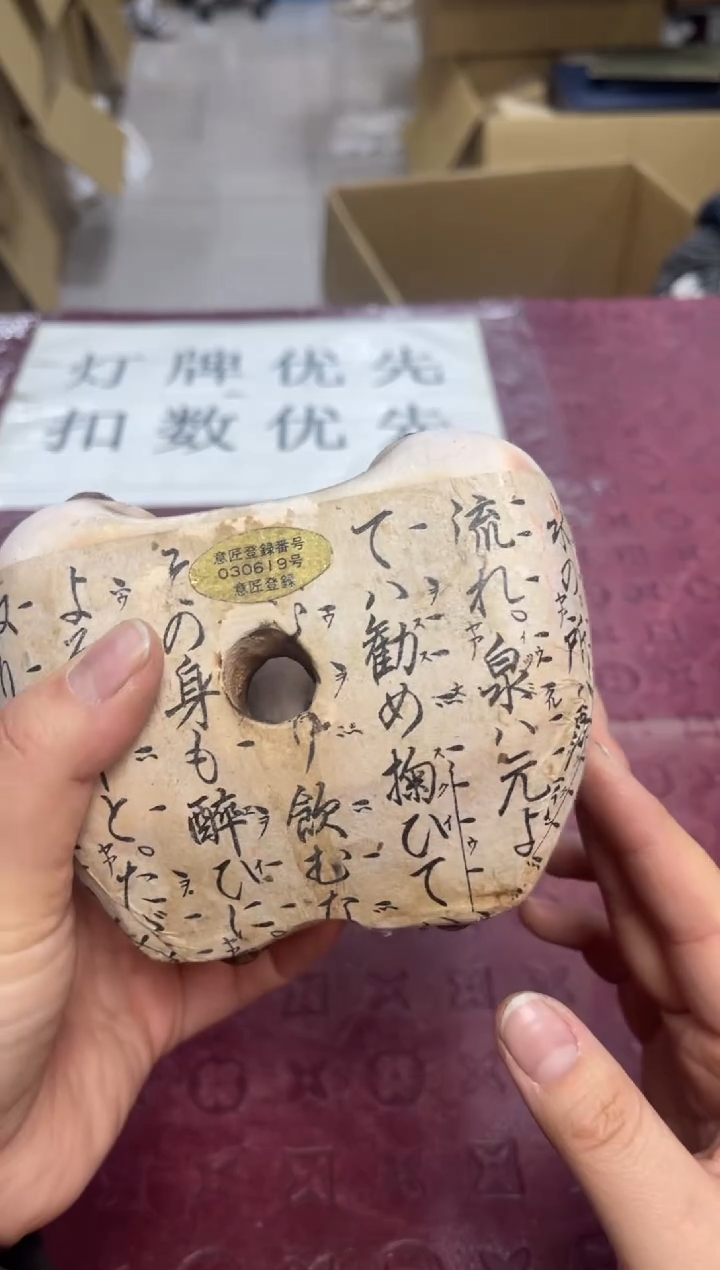 默认微瑕，no退no换，介意勿拍