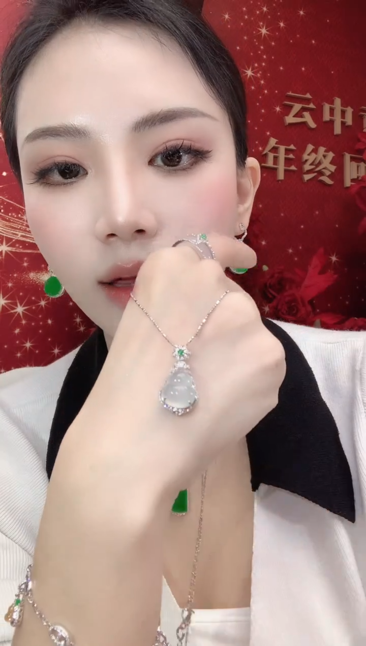 吊坠(不含链)18K金镶嵌翡翠A23 多样性发一件